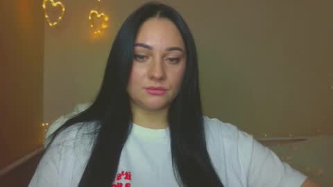 Snapshot of emelyblum chatting on October 22, 2025, 9:25 pm Emely online show from October 22, 2025, 9:25 pm