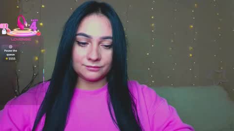 Snapshot of emelyblum chatting on November 17, 2025, 10:59 pm Emely online show from November 17, 2025, 10:59 pm