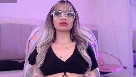 Snapshot of emerald_gh chatting on September 26, 2025, 12:36 am Danna online show from September 26, 2025, 12:36 am