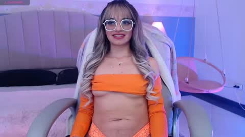 Snapshot of emerald_gh chatting on October 2, 2025, 11:01 pm Danna online show from October 2, 2025, 11:01 pm