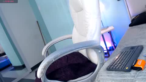 Danna online show from August 6, 2026, 2:35 am