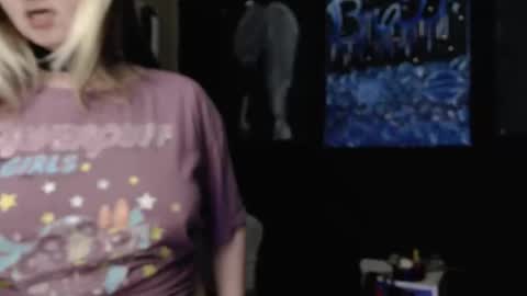 Snapshot of emeraldstrawberri chatting on February 9, 2026, 12:14 am emeraldstrawberri online show from February 9, 2026, 12:14 am