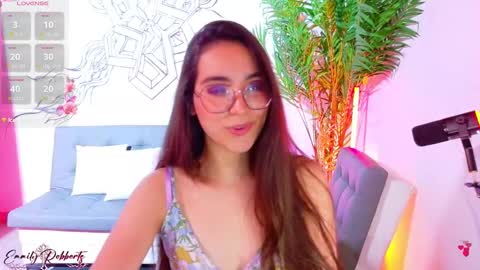 Snapshot of emi_roberts chatting on February 28, 2026, 1:28 am Emmily Roberts online show from February 28, 2026, 1:28 am