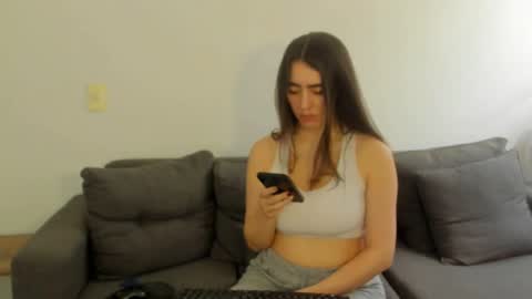 Snapshot of emi_royse chatting on February 27, 2026, 5:46 pm emi_royse online show from February 27, 2026, 5:46 pm