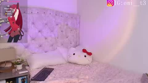 Snapshot of emi_star chatting on October 20, 2025, 11:27 pm Emilly online show from October 20, 2025, 11:27 pm