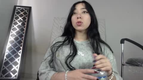 Snapshot of emiantonella_ chatting on October 7, 2025, 8:39 pm Antonella online show from October 7, 2025, 8:39 pm