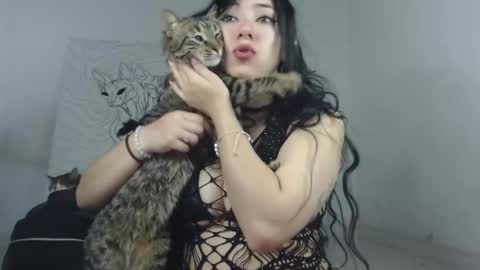 Snapshot of emiantonella_ chatting on October 31, 2025, 10:22 pm Antonella online show from October 31, 2025, 10:22 pm