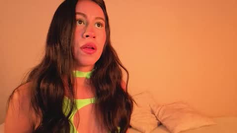 Emilia Gomez online show from October 3, 2025, 1:52 pm