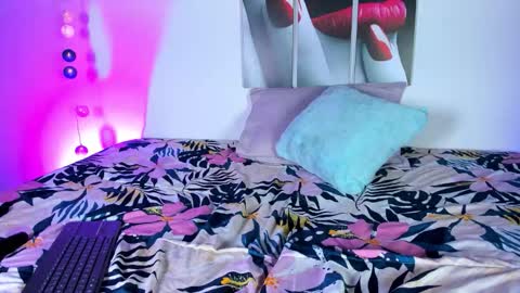 emiili_clark online show from March 28, 2026, 4:23 am
