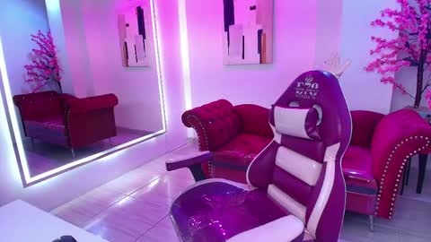 Snapshot of emiily_andrews chatting on April 16, 2026, 9:39 pm Emiily online show from April 16, 2026, 9:39 pm