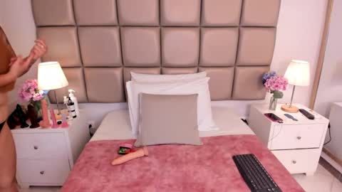 EMILY ROBERTS online show from January 16, 2025, 6:59 pm