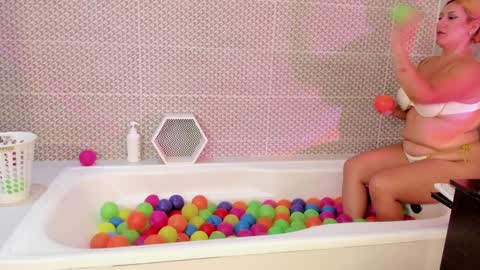 EMILY ROBERTS online show from January 19, 2025, 2:04 am