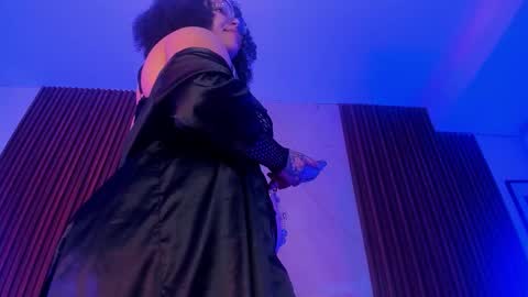   online show from October 11, 2025, 9:24 pm