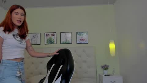 Snapshot of emiilycutex_ chatting on December 21, 2024, 12:16 pm online show from December 21, 2024, 12:16 pm