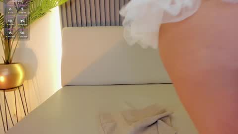 Snapshot of emiilycutex_ chatting on January 9, 2025, 6:15 pm online show from January 9, 2025, 6:15 pm