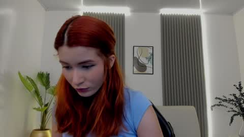 Snapshot of emiilycutex_ chatting on January 10, 2025, 12:04 pm online show from January 10, 2025, 12:04 pm
