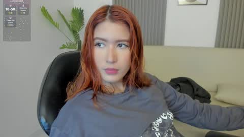 Snapshot of emiilycutex_ chatting on January 14, 2025, 12:03 pm online show from January 14, 2025, 12:03 pm