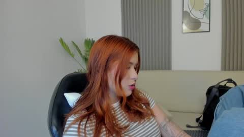 Snapshot of emiilycutex_ chatting on January 16, 2025, 12:09 pm online show from January 16, 2025, 12:09 pm