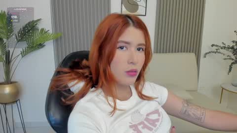 Snapshot of emiilycutex_ chatting on January 17, 2025, 12:10 pm online show from January 17, 2025, 12:10 pm