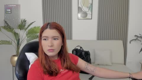 Snapshot of emiilycutex_ chatting on January 22, 2025, 12:06 pm online show from January 22, 2025, 12:06 pm