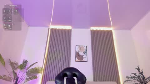 Snapshot of emiilycutex_ chatting on January 22, 2025, 6:10 pm online show from January 22, 2025, 6:10 pm
