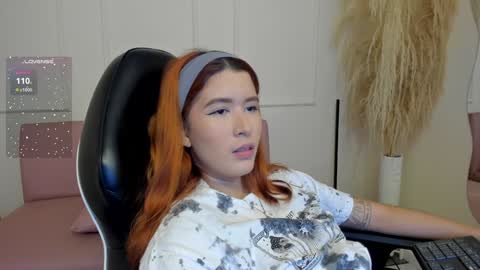 Snapshot of emiilycutex_ chatting on February 4, 2025, 12:11 pm online show from February 4, 2025, 12:11 pm