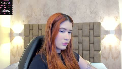 Snapshot of emiilycutex_ chatting on February 7, 2025, 12:06 pm online show from February 7, 2025, 12:06 pm