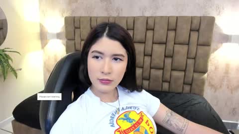 Snapshot of emiilycutex_ chatting on February 22, 2025, 12:19 pm online show from February 22, 2025, 12:19 pm