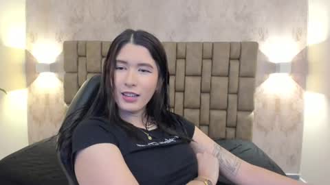 Snapshot of emiilycutex_ chatting on February 24, 2025, 12:16 pm online show from February 24, 2025, 12:16 pm