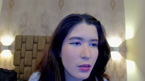 Snapshot of emiilycutex_ chatting on February 25, 2025, 12:13 pm online show from February 25, 2025, 12:13 pm