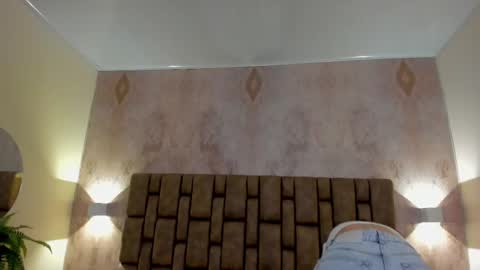 Snapshot of emiilycutex_ chatting on March 1, 2025, 12:23 pm online show from March 1, 2025, 12:23 pm