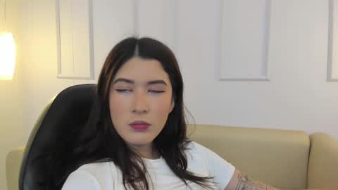 Snapshot of emiilycutex_ chatting on March 10, 2025, 12:15 pm online show from March 10, 2025, 12:15 pm