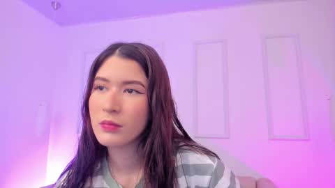 Snapshot of emiilycutex_ chatting on March 11, 2025, 12:28 pm online show from March 11, 2025, 12:28 pm