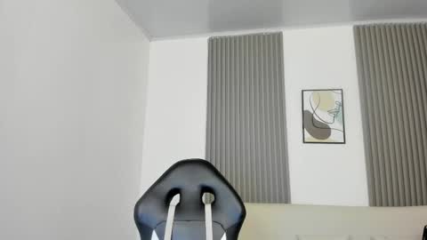 Snapshot of emiilycutex_ chatting on March 12, 2025, 12:15 pm online show from March 12, 2025, 12:15 pm