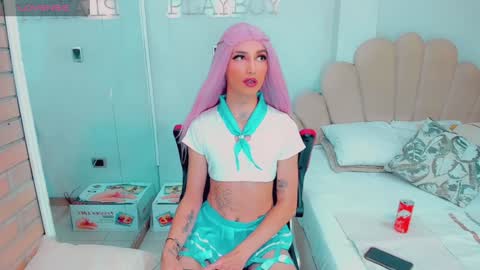 EmillySaenz online show from December 10, 2024, 9:54 pm
