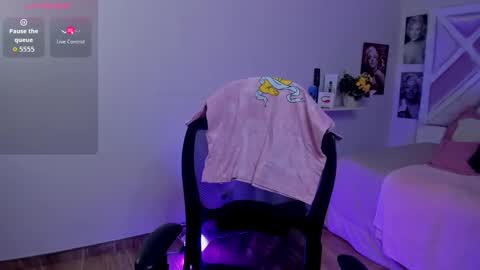 Snapshot of emilayton_ chatting on September 24, 2025, 8:34 pm emilayton_ online show from September 24, 2025, 8:34 pm