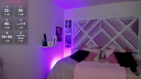 Snapshot of emilayton_ chatting on October 3, 2025, 7:22 pm emilayton_ online show from October 3, 2025, 7:22 pm