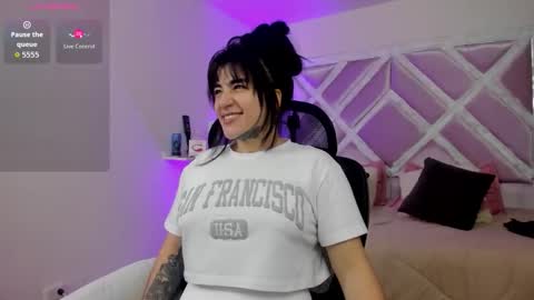 Snapshot of emilayton_ chatting on October 14, 2025, 7:14 pm emilayton_ online show from October 14, 2025, 7:14 pm