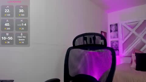 Snapshot of emilayton_ chatting on October 22, 2025, 6:40 pm emilayton_ online show from October 22, 2025, 6:40 pm