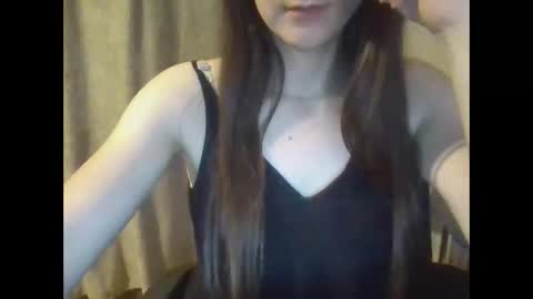 emili0899 online show from September 22, 2025, 9:39 pm