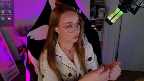 Emili online show from October 12, 2025, 11:42 am