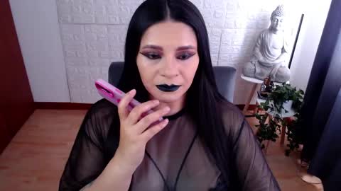 Snapshot of emili_evans_ chatting on December 24, 2024, 7:33 pm POWERFULL GODDESS EMILI online show from December 24, 2024, 7:33 pm