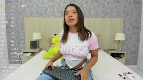 Emili Lenus online show from January 22, 2025, 5:17 pm