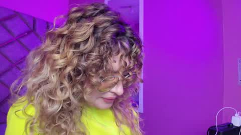 Emy  online show from December 18, 2025, 3:23 am