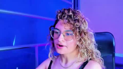 Emy  online show from December 21, 2025, 3:02 am