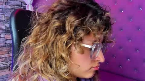 Emy  online show from February 3, 2026, 6:22 am