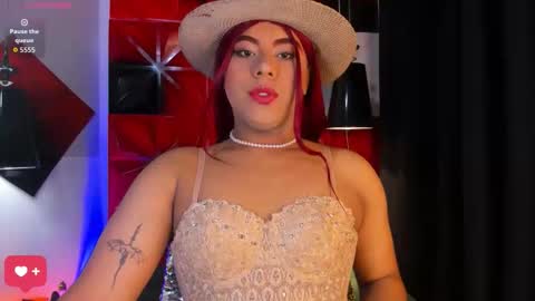 Snapshot of emili_roux chatting on October 13, 2025, 5:35 pm Emili roux online show from October 13, 2025, 5:35 pm