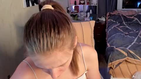 Snapshot of emili_sweet__ chatting on February 17, 2026, 4:24 pm emili_sweet__ online show from February 17, 2026, 4:24 pm