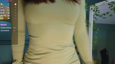 Snapshot of emilia_dream chatting on December 4, 2024, 5:00 pm emilia_dream online show from December 4, 2024, 5:00 pm