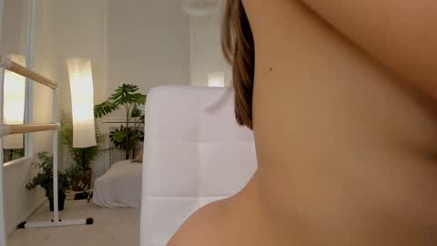 Snapshot of emilia_dream chatting on January 24, 2025, 12:42 am emilia_dream online show from January 24, 2025, 12:42 am